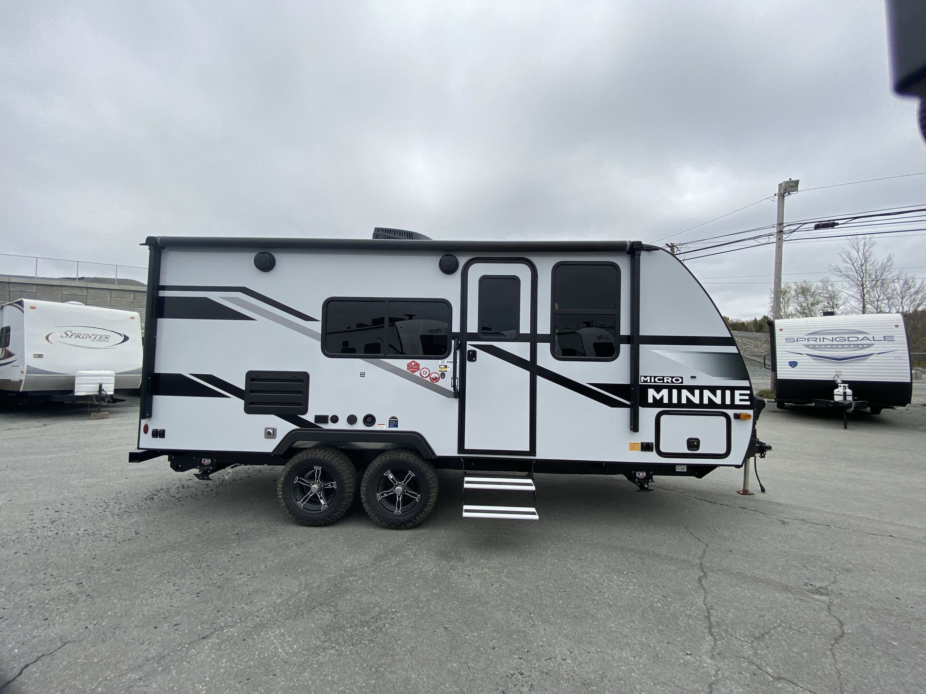 2024 WINNEBAGO MICRO MINNIE 2108FBS