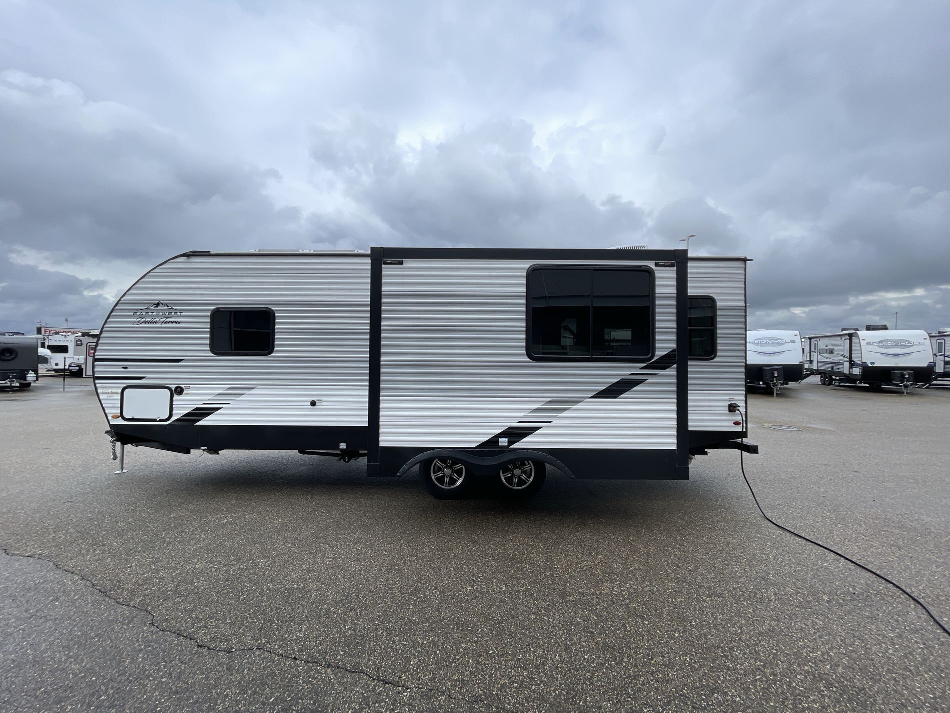 2024 EAST TO WEST RV DELLA TERRA 251RD