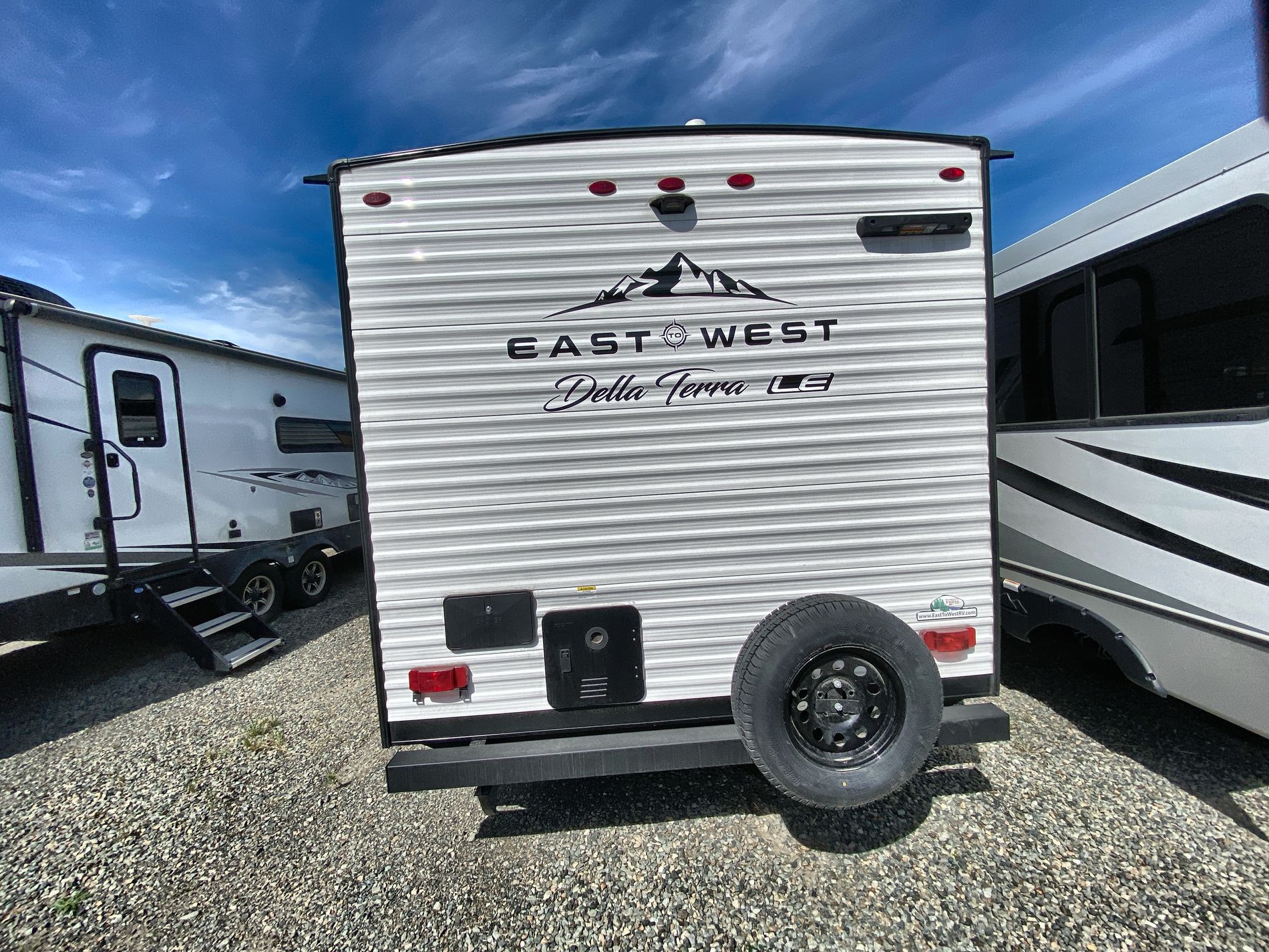 2024 EAST TO WEST RV DELLA TERRA 255BHLE