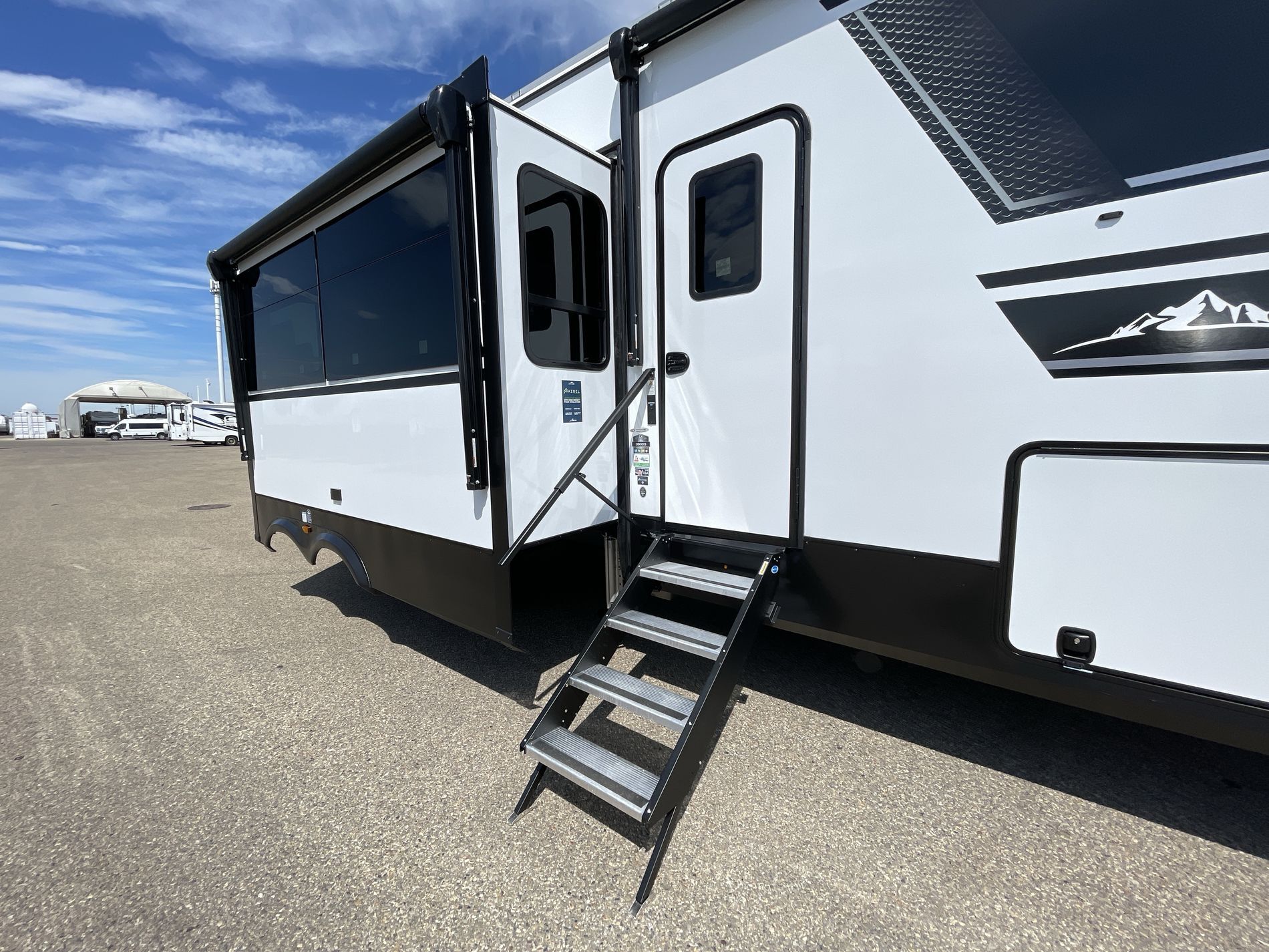 2025 EAST TO WEST RV AHARA 390DS