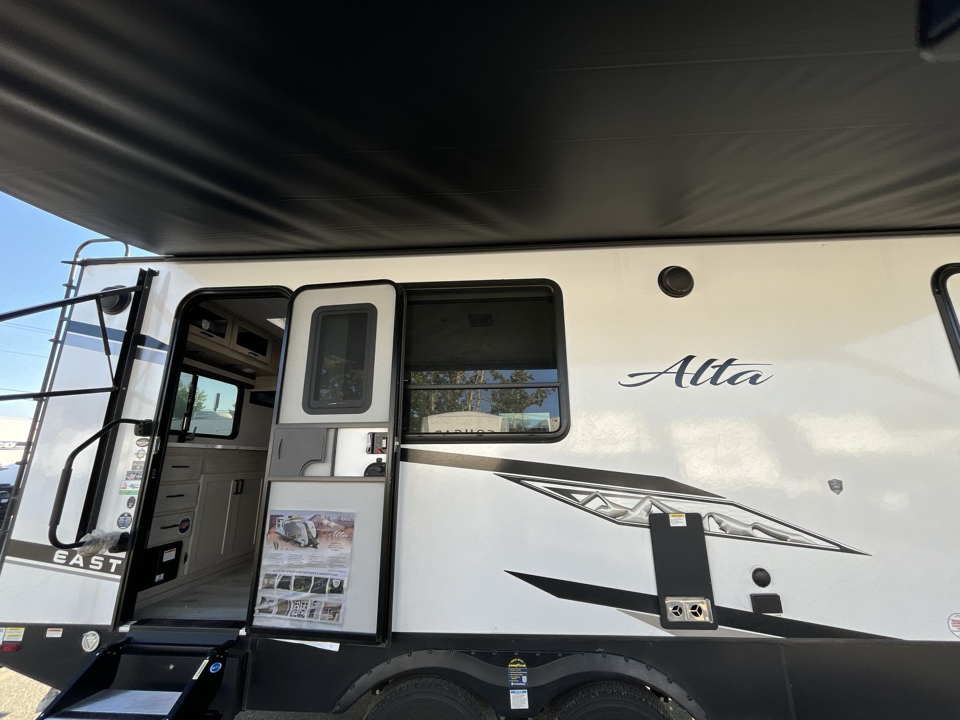 2025 EAST TO WEST RV ALTA 2350KRK