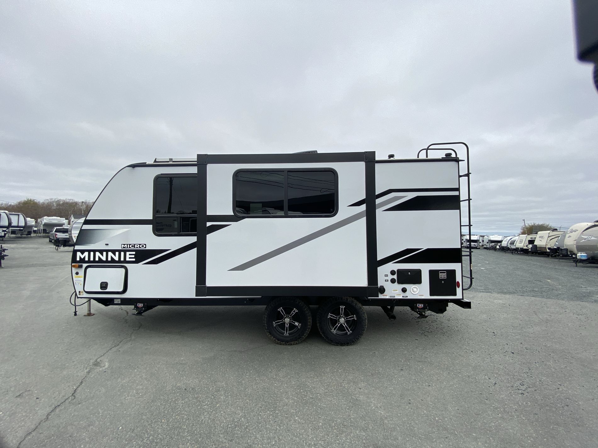 2024 WINNEBAGO MICRO MINNIE 2108FBS