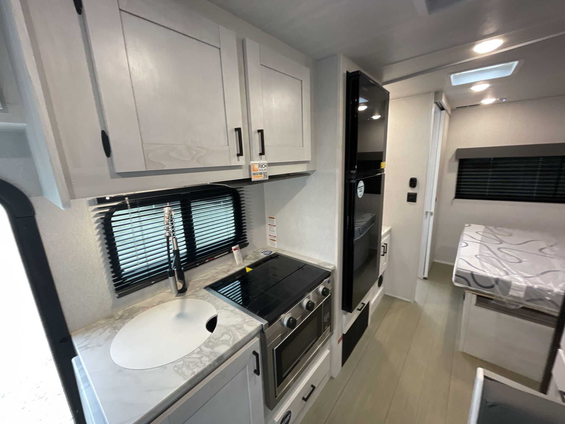 2024 EAST TO WEST RV ENTRADA 2200S*23, , hi-res image number 11