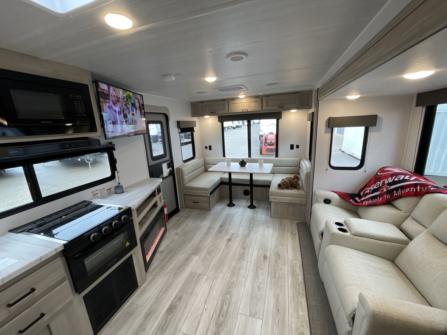 2024 EAST TO WEST RV DELLA TERRA 251RD