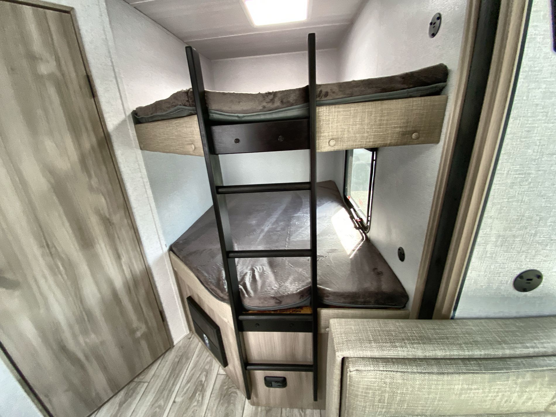 2024 EAST TO WEST RV DELLA TERRA 255BHLE, , hi-res image number 25