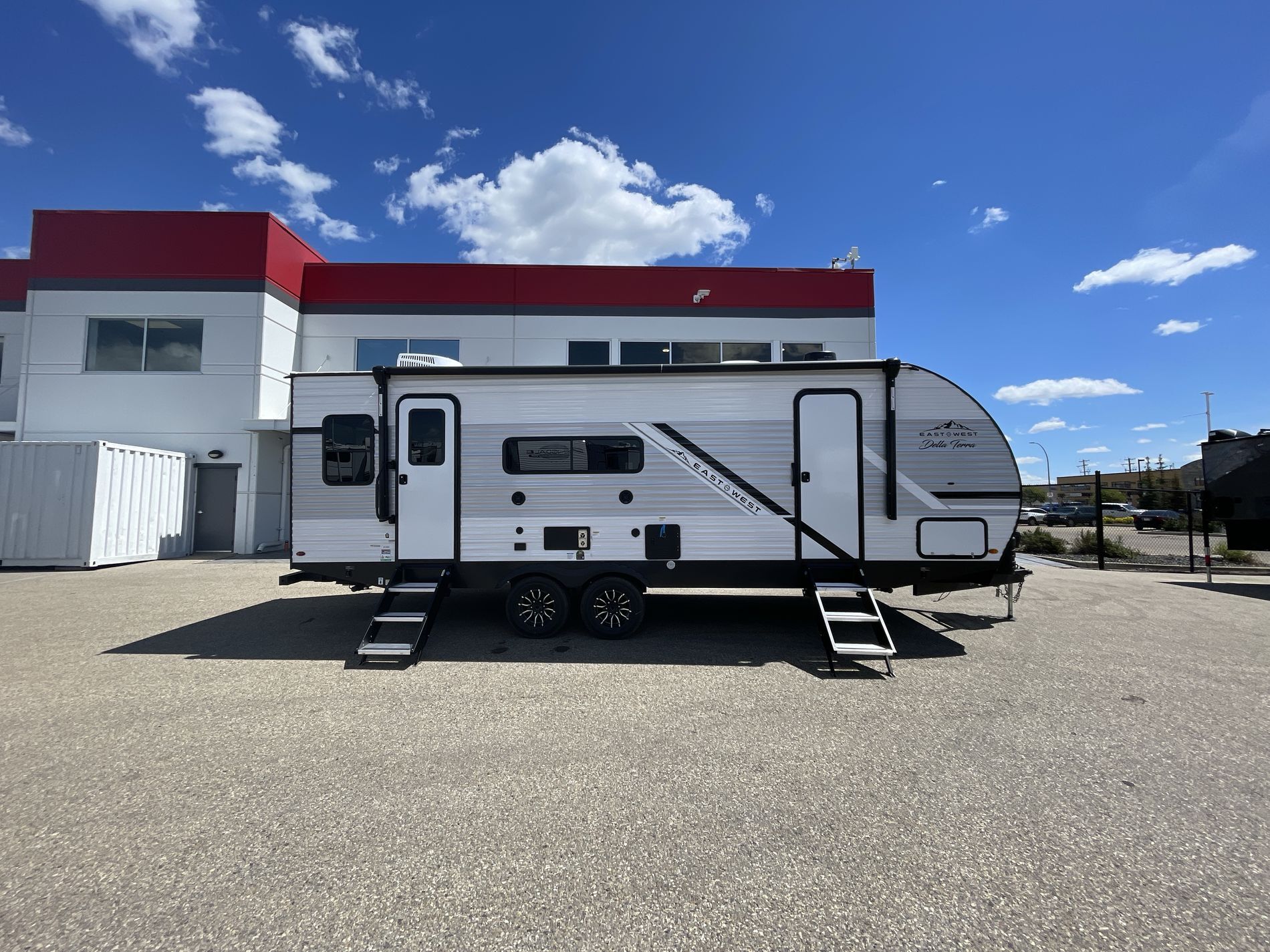 2024 EAST TO WEST RV DELLA TERRA 251RD