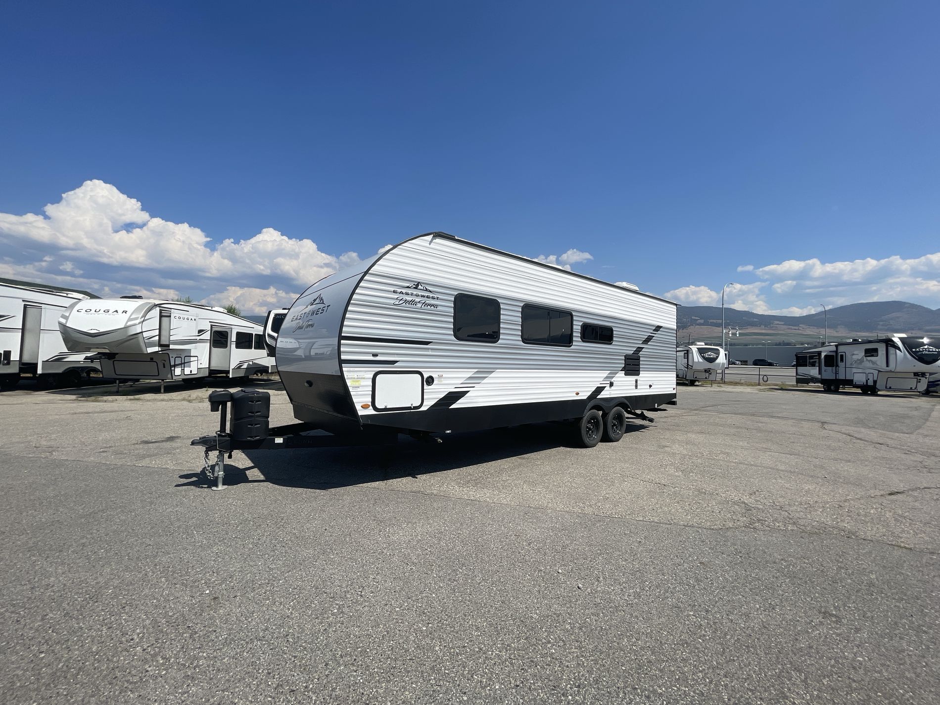 2022 EAST TO WEST RV DELLA TERRA 250BH