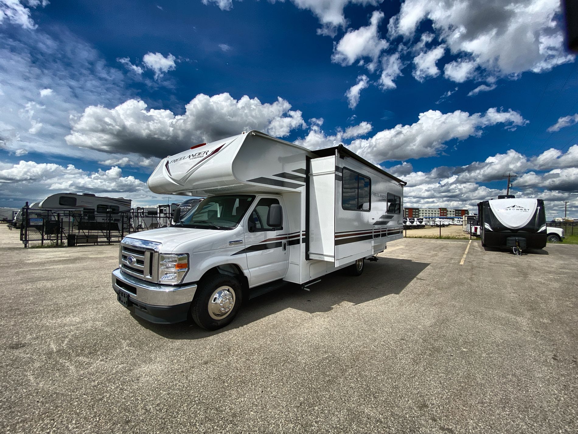 2023 COACHMEN FREELANDER 23FS